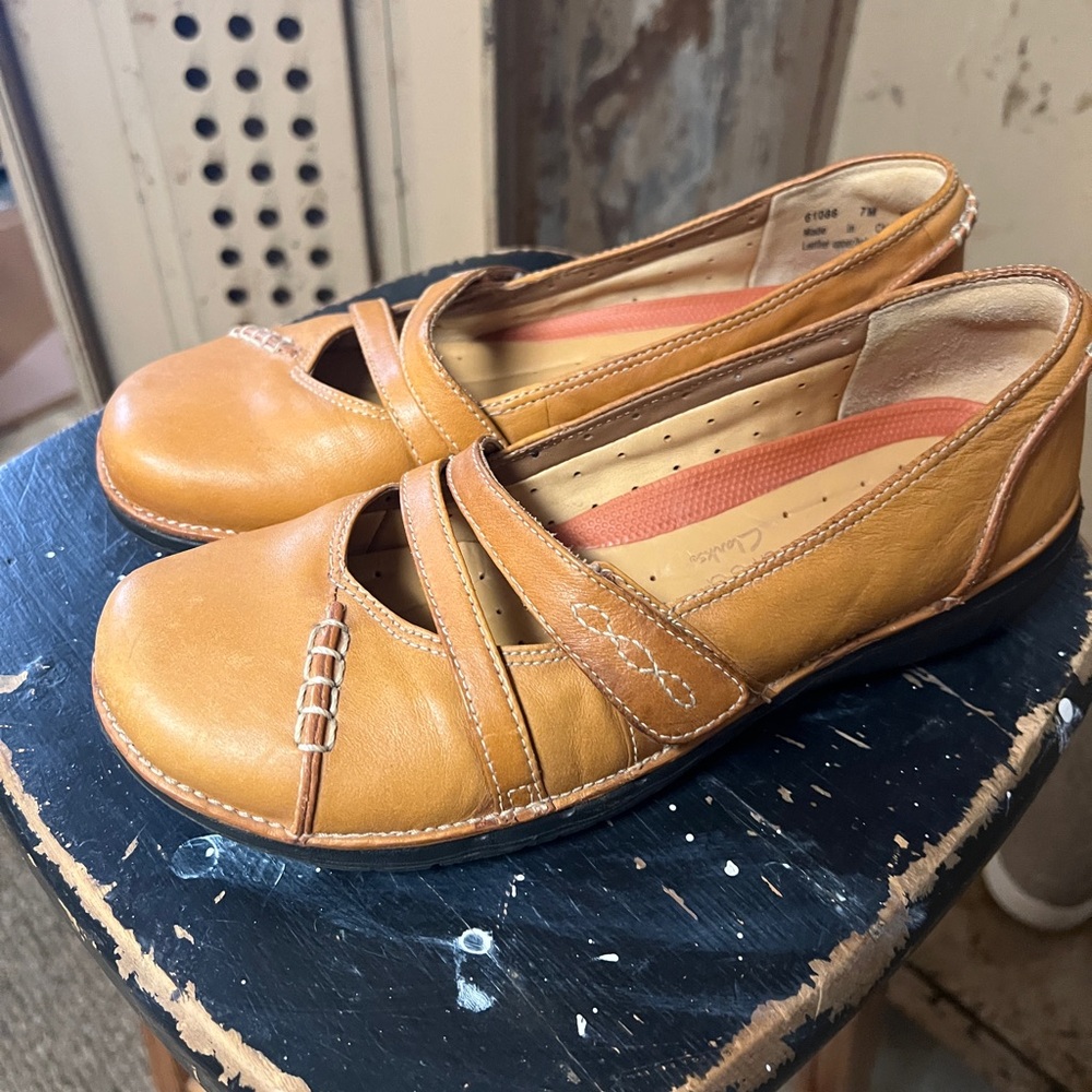 Clarks Womens Unstructured Mary Jane Shoes Brown Leather Hook & Loop Flat 7 M